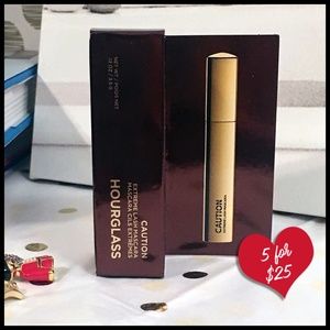 HOURGLASS Caution™ Extreme Lash Mascara